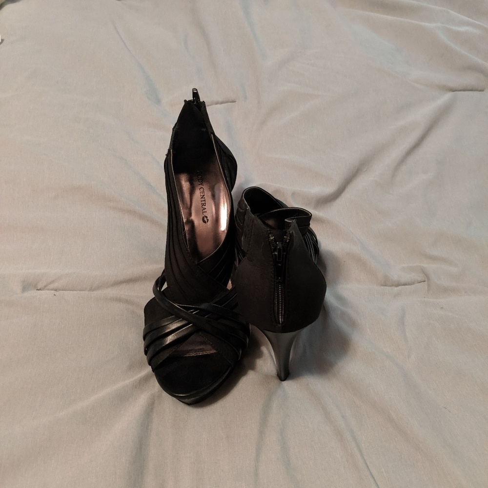 Shoes - Picture 4 of 5